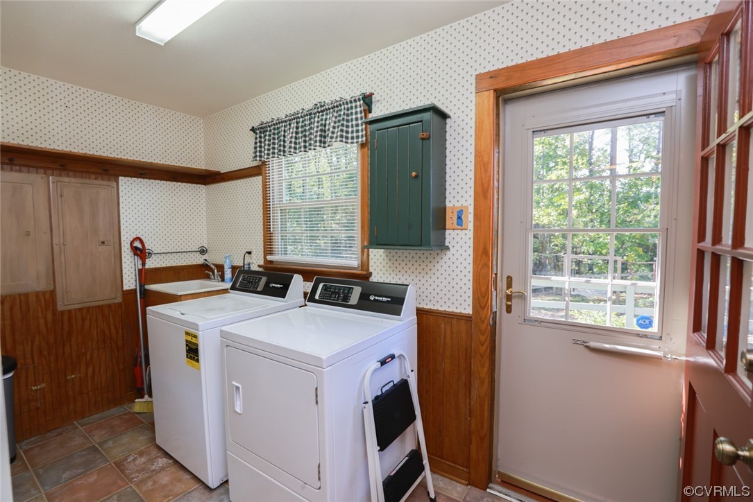 7317 Creighton Road Mechanicsville, VA 23111 - Photo 35 of 46 a utility room with dryer and washer