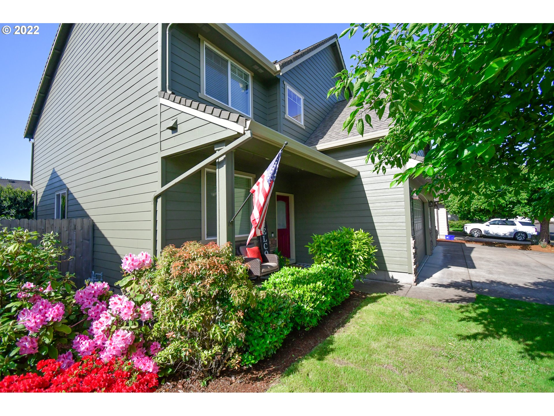 901 T Street Springfield, OR 97477 - Photo 28 of 29 a flower garden is sitting in front of house