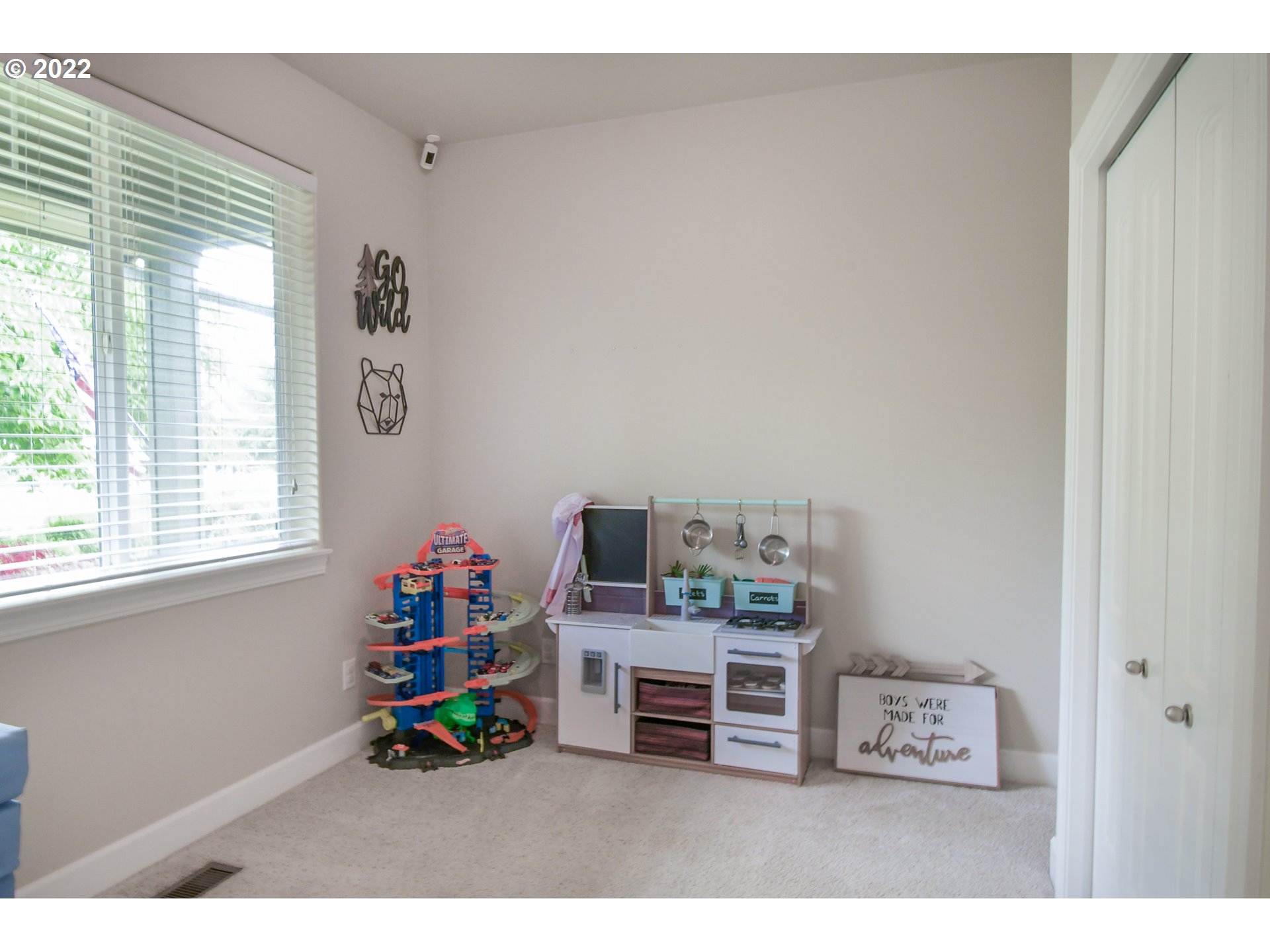 901 T Street Springfield, OR 97477 - Photo 9 of 29 a children room with toys and a window