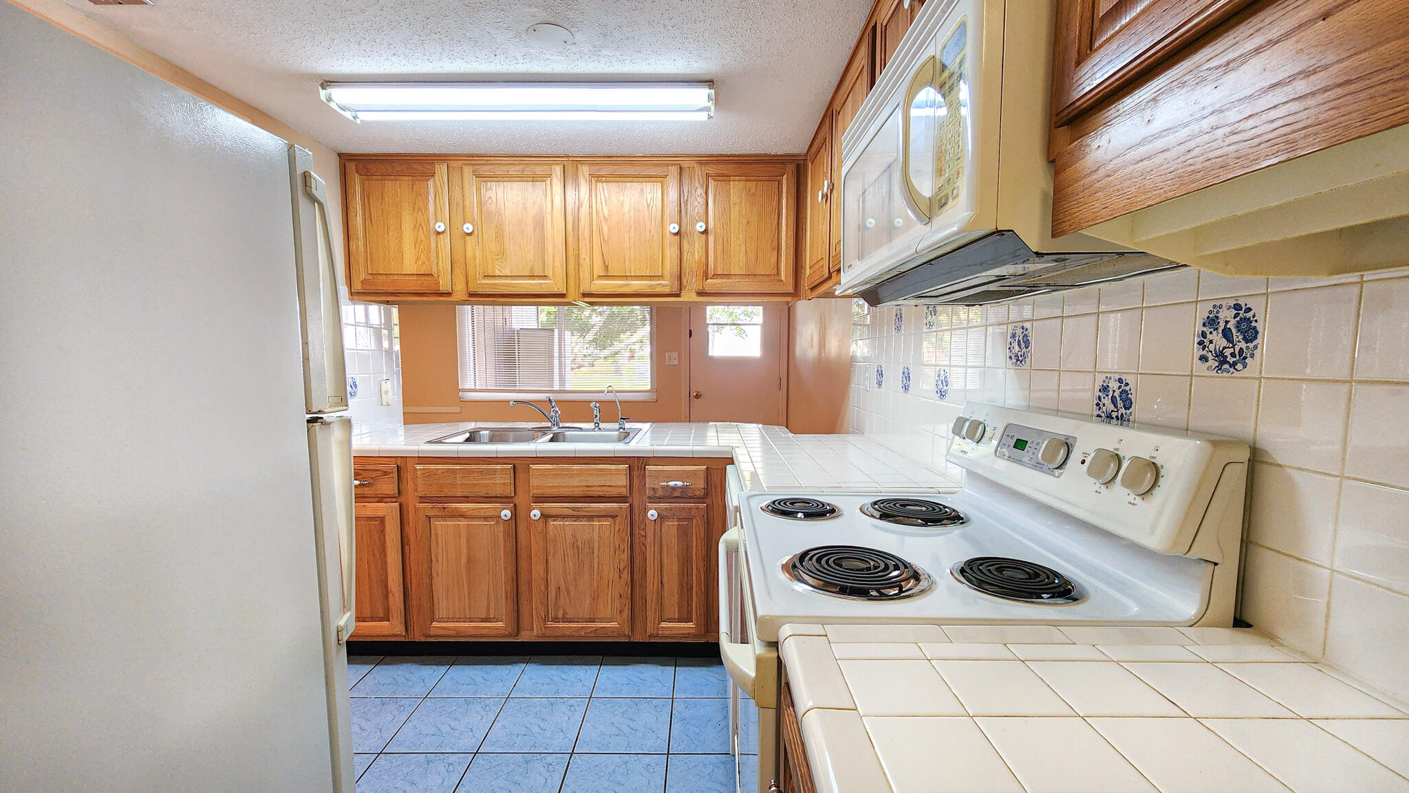 145 4th Avenue, Unit B3 Shalimar, FL 32579 - Photo 11 of 28 a kitchen with a stove a sink and a microwave