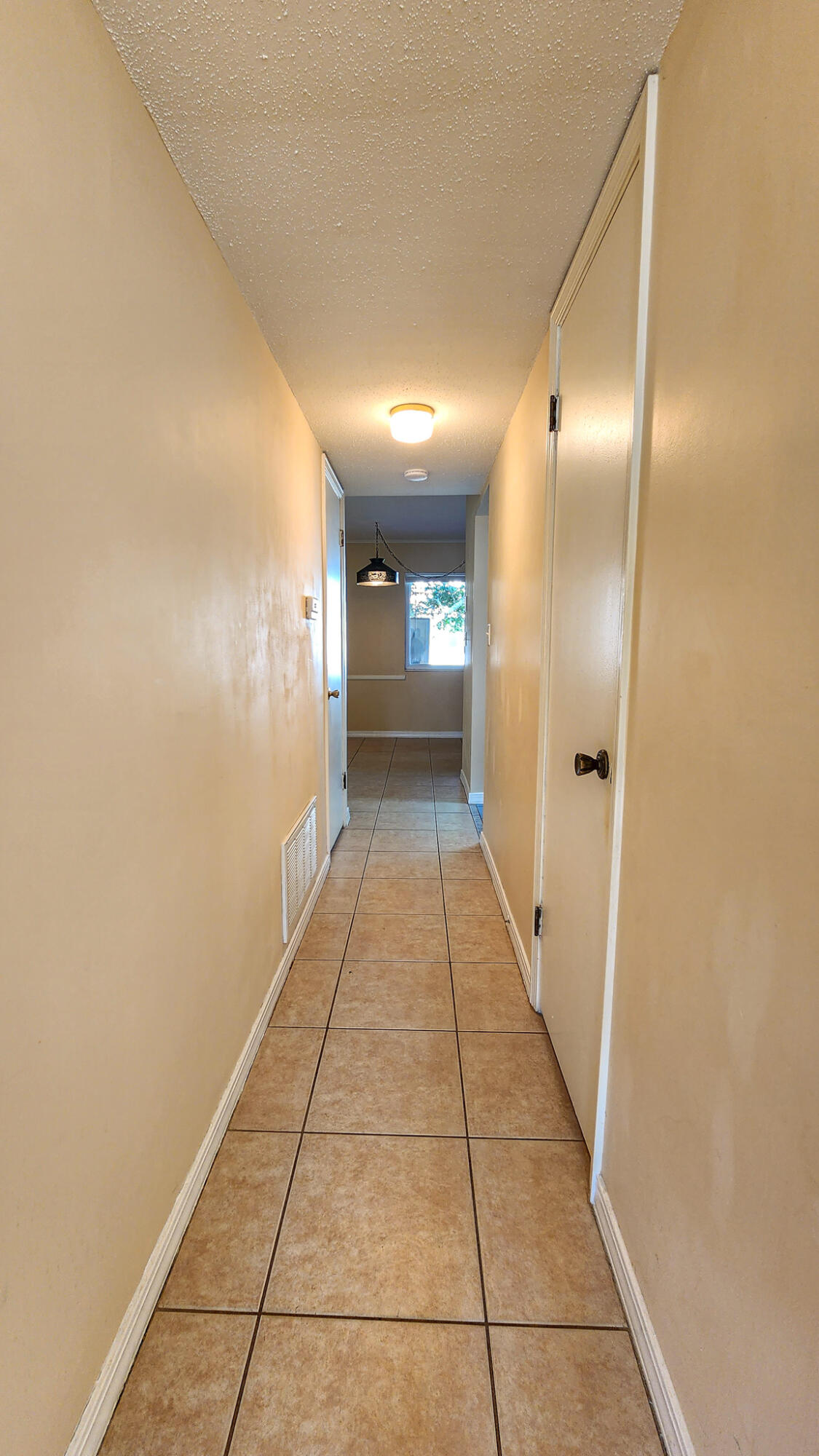 145 4th Avenue, Unit B3 Shalimar, FL 32579 - Photo 5 of 28 a view of a hallway
