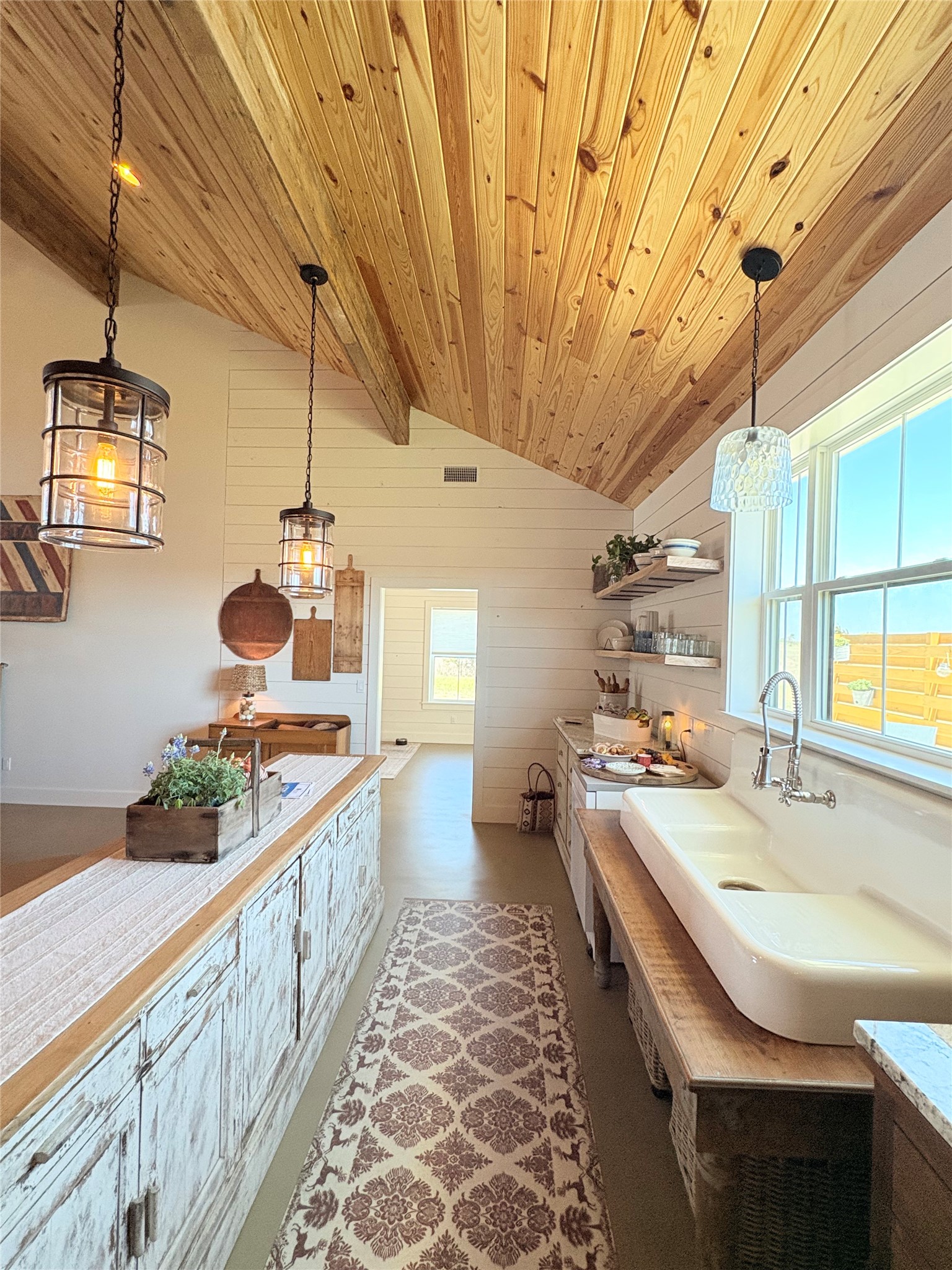 4707 Guenther Road La Grange, TX 78945 - Photo 5 of 26 a very nice looking room with a couch