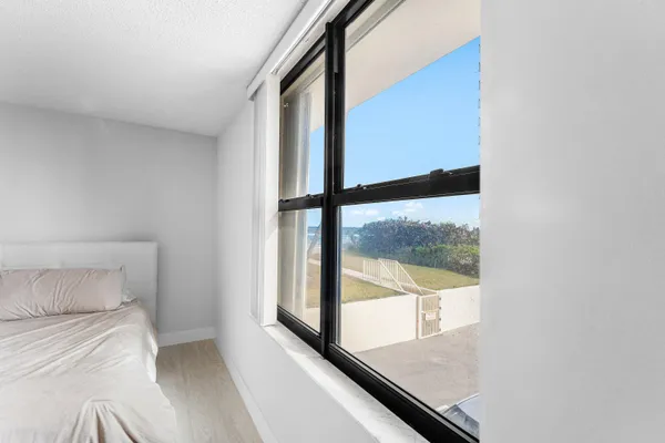 $5,500 | 5480 North Ocean Drive, Unit A1C, Singer Island, FL 33404