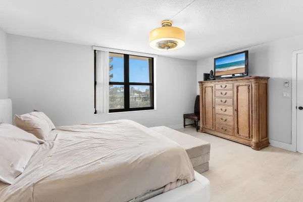 $5,500 | 5480 North Ocean Drive, Unit A1C, Singer Island, FL 33404