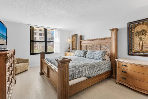 $5,500 | 5480 North Ocean Drive, Unit A1C, Singer Island, FL 33404