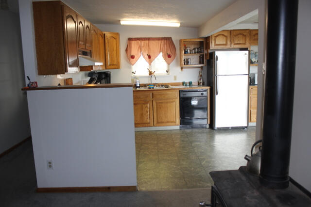 58009 Maple Circle Road Christmas Valley, OR 97641 - Photo 21 of 38 Kitchen 2