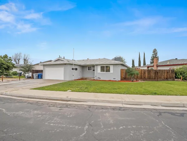 $379,900 | 2855 Adler Avenue, Clovis, CA 93612