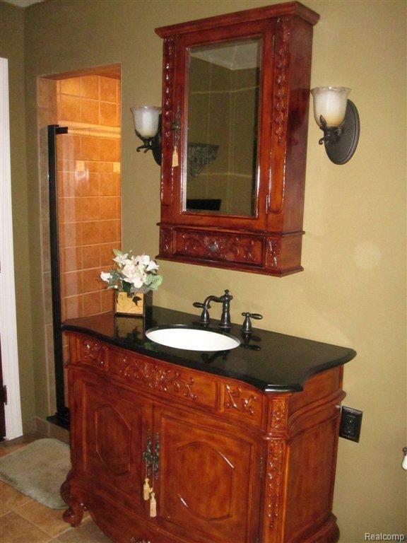 668 Middlesex Road Grosse Pointe, MI 48230 - Photo 11 of 23 668 Middlesex - Bath - Copy.JPG