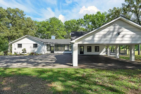 $1,179,000 | 28 Lakeland Drive, McMinnville, TN 37110