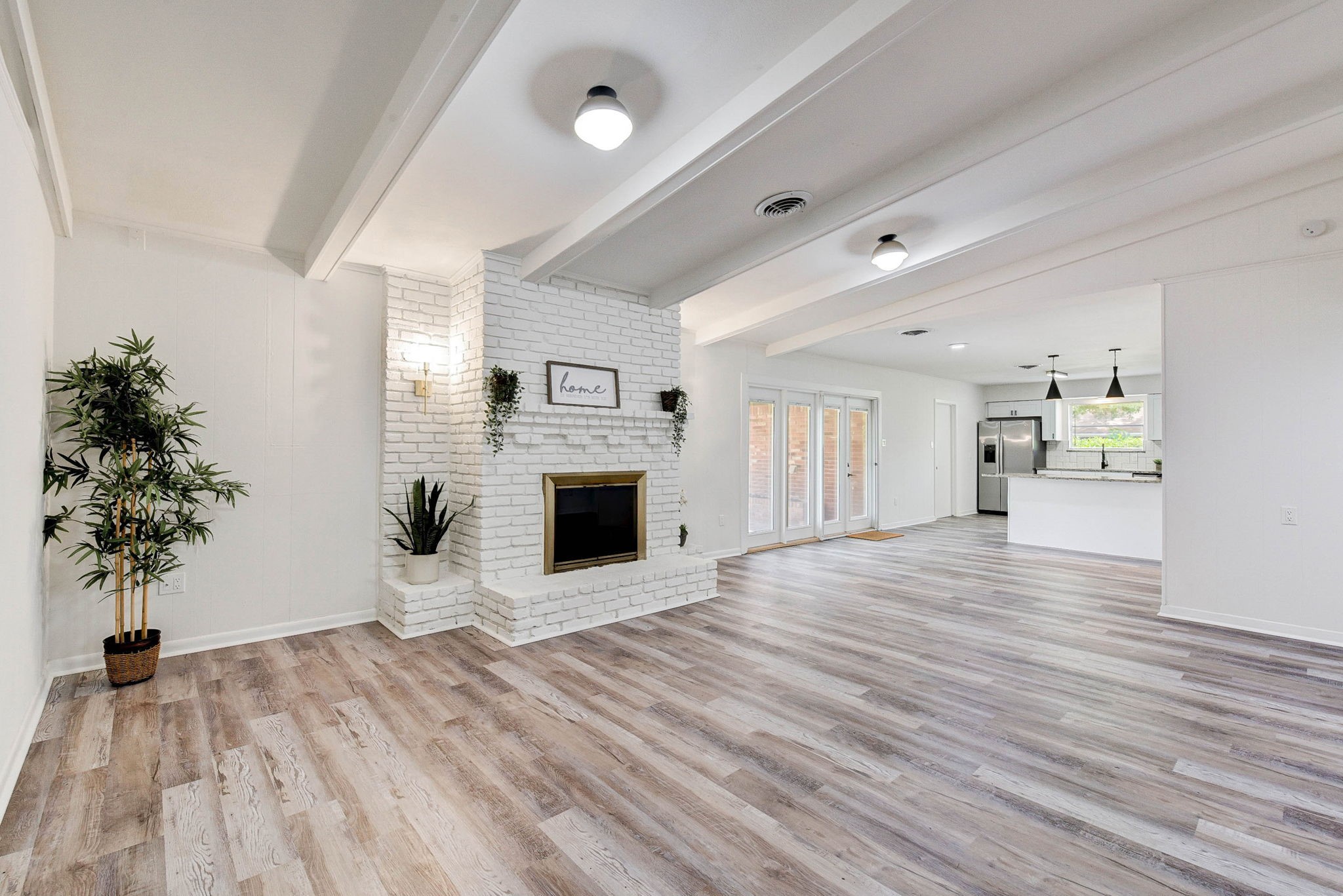 1703 North Roberson Street Conroe, TX 77301 - Photo 3 of 44