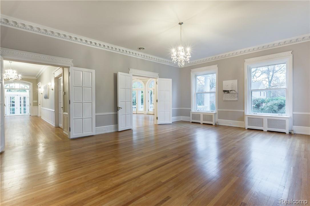 285 Washington Road Grosse Pointe, MI 48230 - Photo 37 of 81 285-Washington---Interior-025.jpg