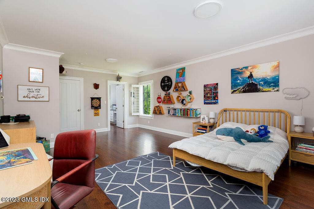 552 River Road Cos Cob, CT 06807 - Photo 20 of 35 a living room with furniture and wooden floor