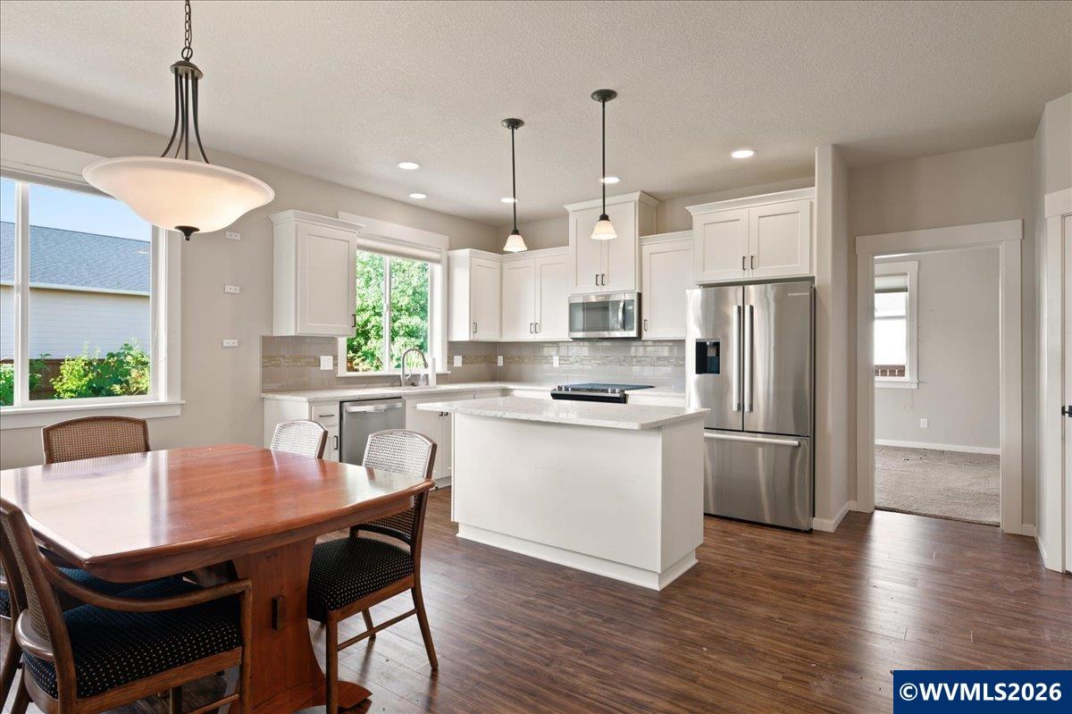 2020 Northeast Evergreen Avenue Albany, OR 97321 - Photo 13 of 29