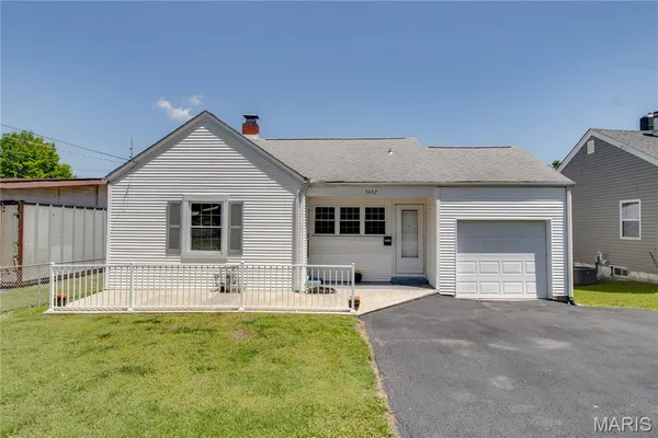 $137,500 | 3407 Milton Drive, Alton, IL 62002