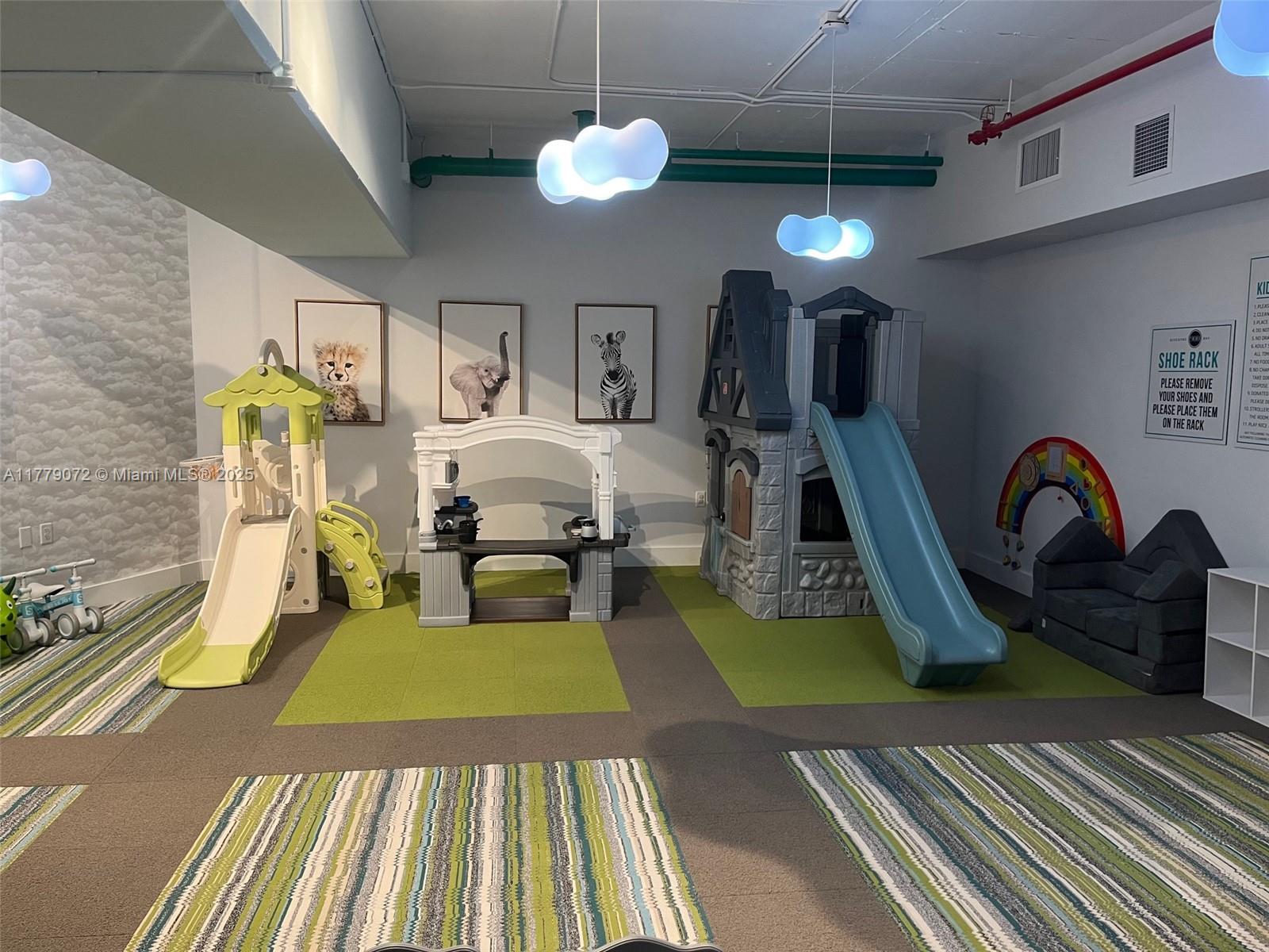 900 Biscayne Boulevard, Unit 4312 Miami, FL 33132 - Photo 28 of 36 a living room with furniture a flat screen tv and a fireplace