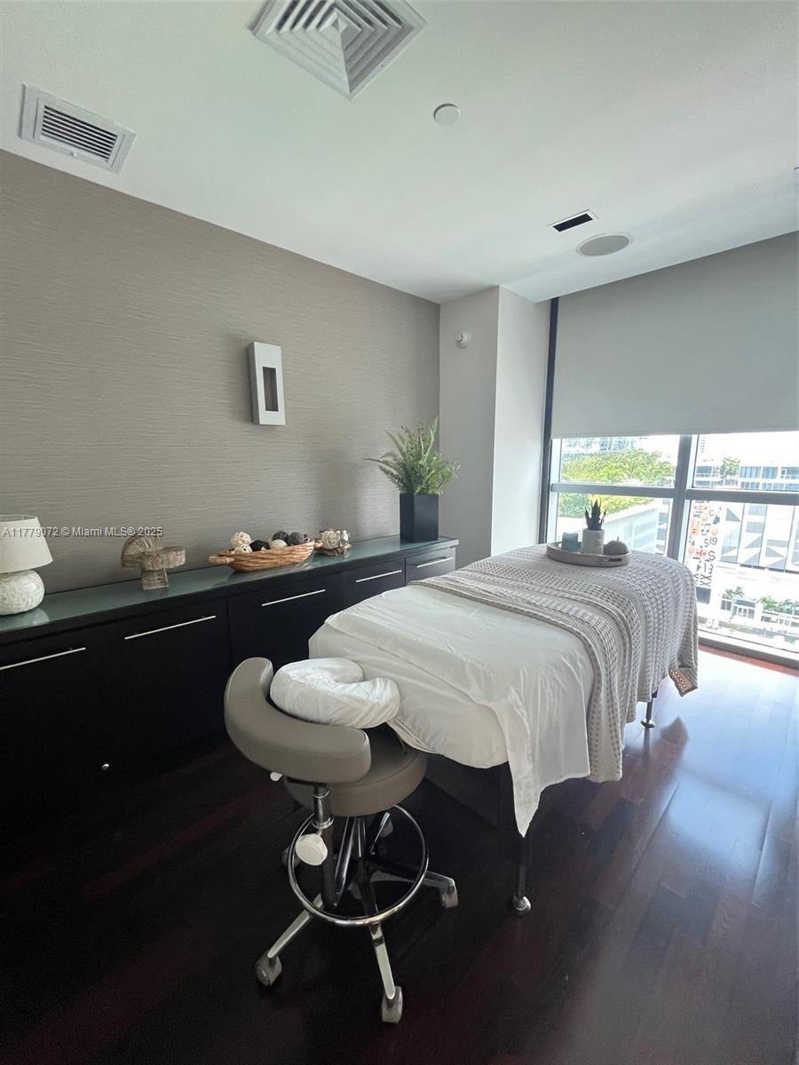 900 Biscayne Boulevard, Unit 4312 Miami, FL 33132 - Photo 35 of 36 a bedroom with a bed and wooden floor