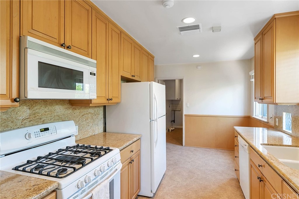 4906 Van Noord Avenue Sherman Oaks, CA 91423 - Photo 13 of 39 a kitchen with a stove a refrigerator and a sink