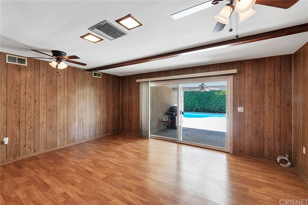 4906 Van Noord Avenue Sherman Oaks, CA 91423 - Photo 19 of 39 a view of an empty room with a window