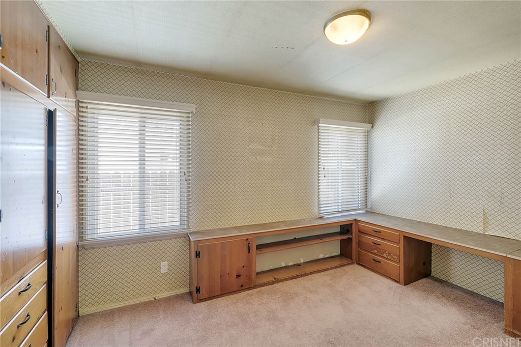 4906 Van Noord Avenue Sherman Oaks, CA 91423 - Photo 30 of 39 an empty room with windows