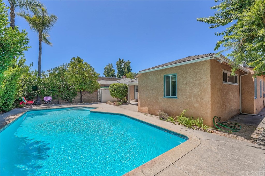 4906 Van Noord Avenue Sherman Oaks, CA 91423 - Photo 36 of 39 a house with swimming pool in front of it