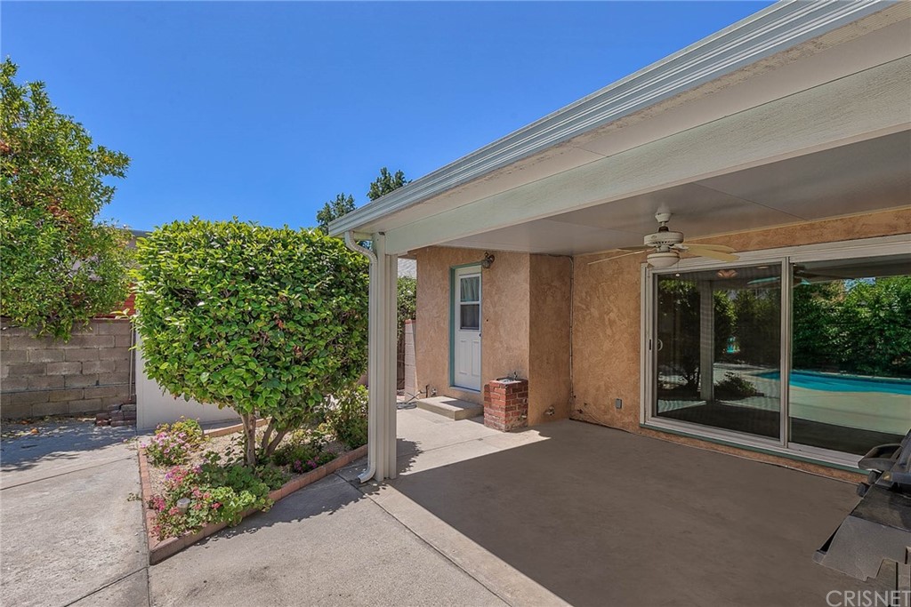 4906 Van Noord Avenue Sherman Oaks, CA 91423 - Photo 39 of 39 front view of a house with a porch