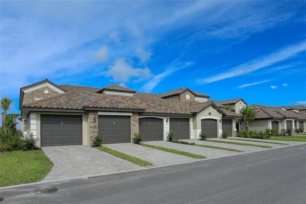 $2,600 | 5507 Palmer Circle, Unit 105, Bradenton, FL 34211