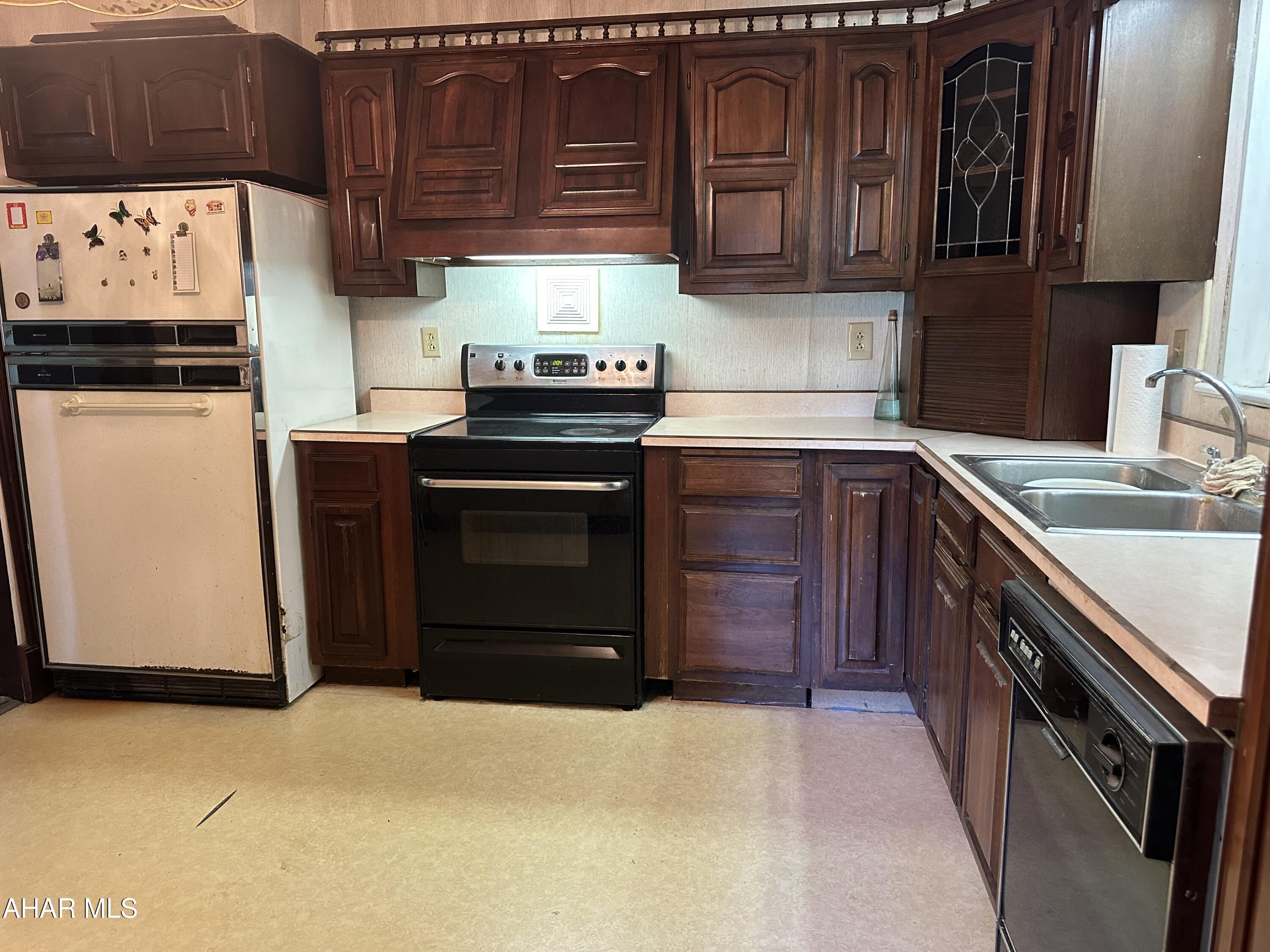 1562 West Loop Road Hollidaysburg, PA 16648 - Photo 5 of 30