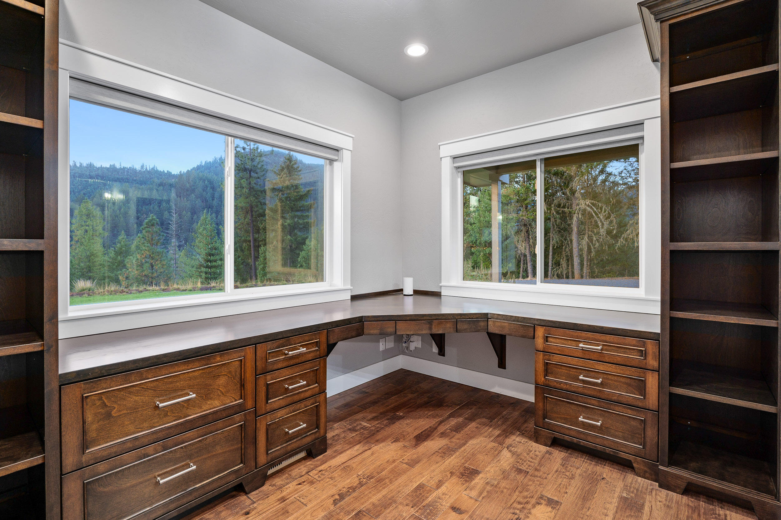 112 Carmel Road Rogue River, OR 97537 - Photo 5 of 73 112CarmelDr-022