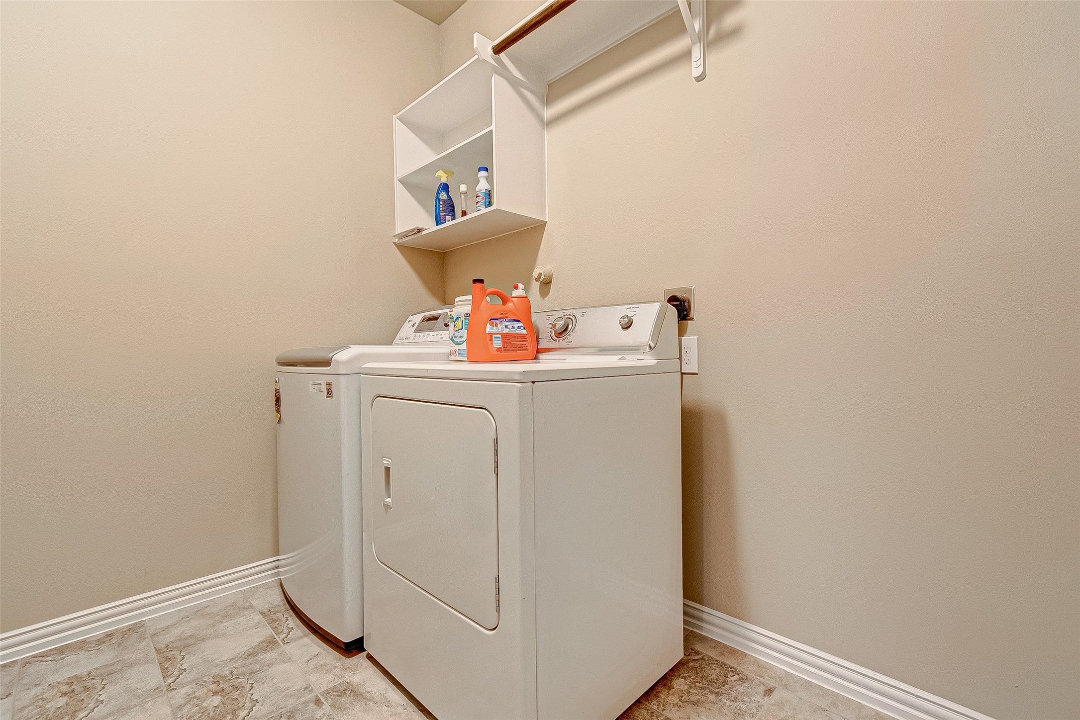 907 River Delta Lane Rosenberg, TX 77469 - Photo 25 of 49 a utility room with dryer and washer