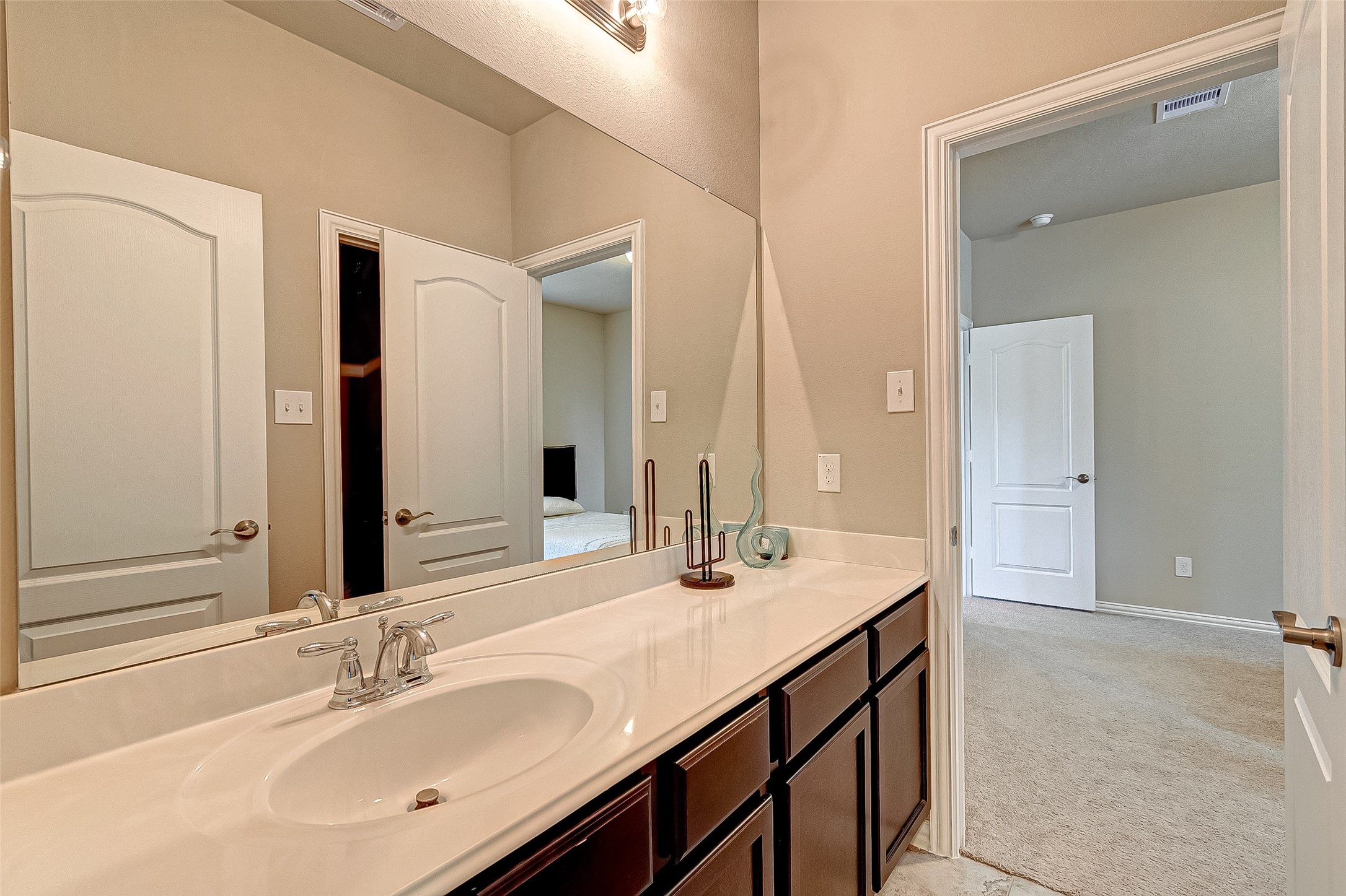 907 River Delta Lane Rosenberg, TX 77469 - Photo 33 of 49 a bathroom with double vanity sinks and a mirror