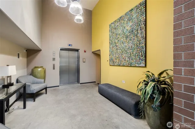 a view of livingroom with furniture