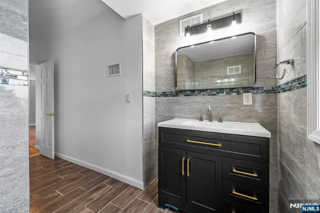 $899,999 | 70 Bruno Street, Moonachie, NJ 07074