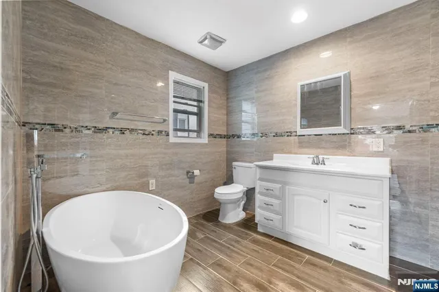 $899,999 | 70 Bruno Street, Moonachie, NJ 07074