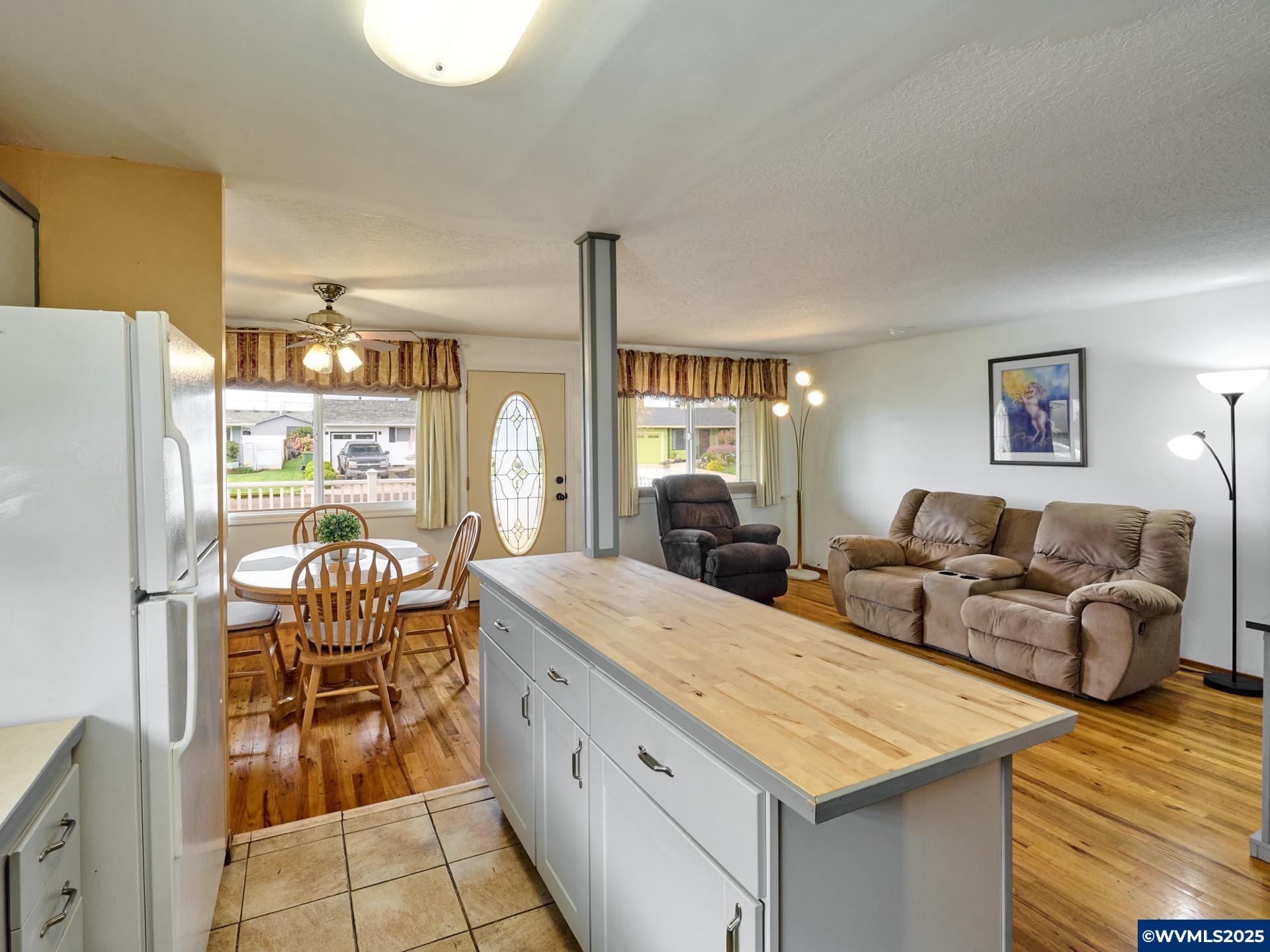 1369 Thompson Road Woodburn, OR 97071 - Photo 10 of 29 Gallery Image 10