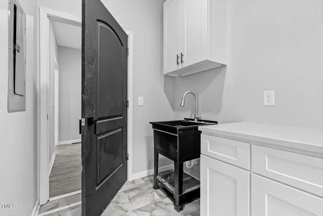 a view of yard with green space