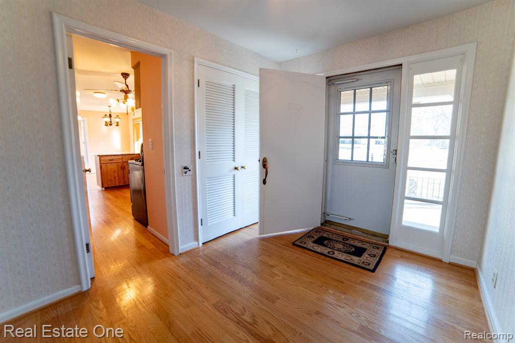 1041 Rock Spring Road Bloomfield Hills, MI 48304 - Photo 2 of 55