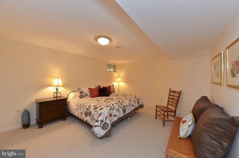 1215 Tottenham Court Reston, VA 20194 - Photo 12 of 30 Bonus Room