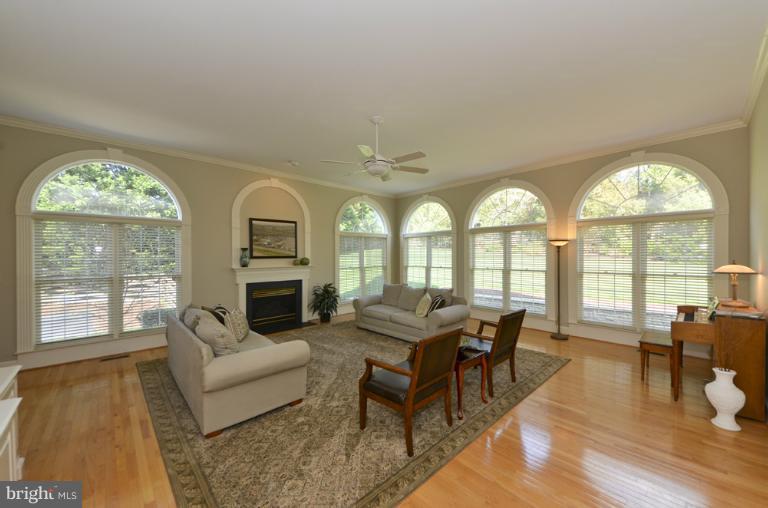 1215 Tottenham Court Reston, VA 20194 - Photo 18 of 30 Family Room