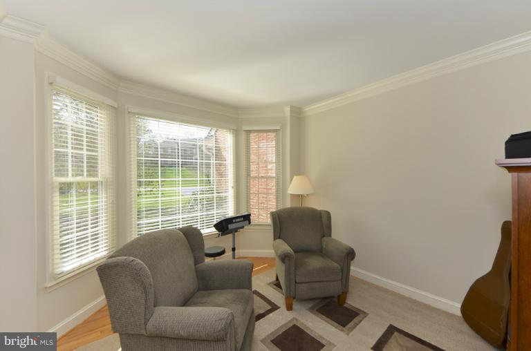 1215 Tottenham Court Reston, VA 20194 - Photo 22 of 30 Library