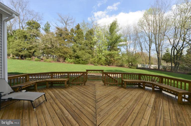 1215 Tottenham Court Reston, VA 20194 - Photo 23 of 30 Deck
