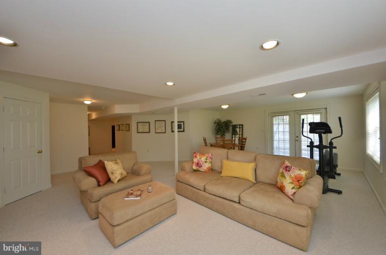 1215 Tottenham Court Reston, VA 20194 - Photo 29 of 30 Recreation Room
