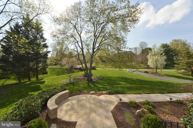 1215 Tottenham Court Reston, VA 20194 - Photo 7 of 30 Front walk