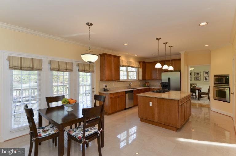 1215 Tottenham Court Reston, VA 20194 - Photo 9 of 30 Kitchen & Breakfast Area