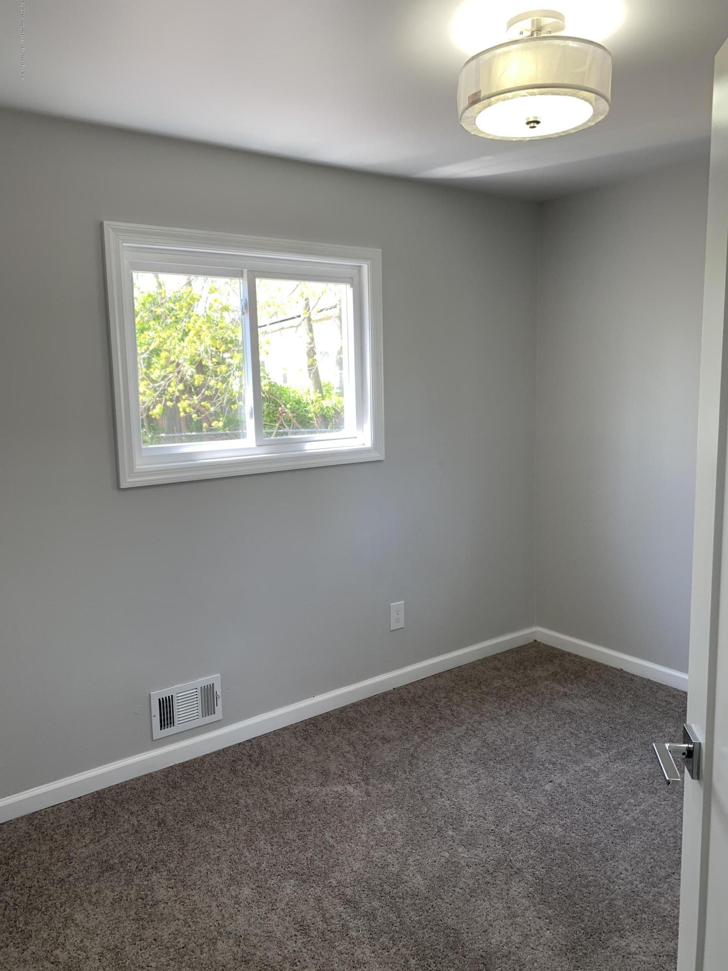 23 Adelphi Road Toms River, NJ 08757 - Photo 7 of 14 ACB2395A-04BA-4871-84F1-80B169763578