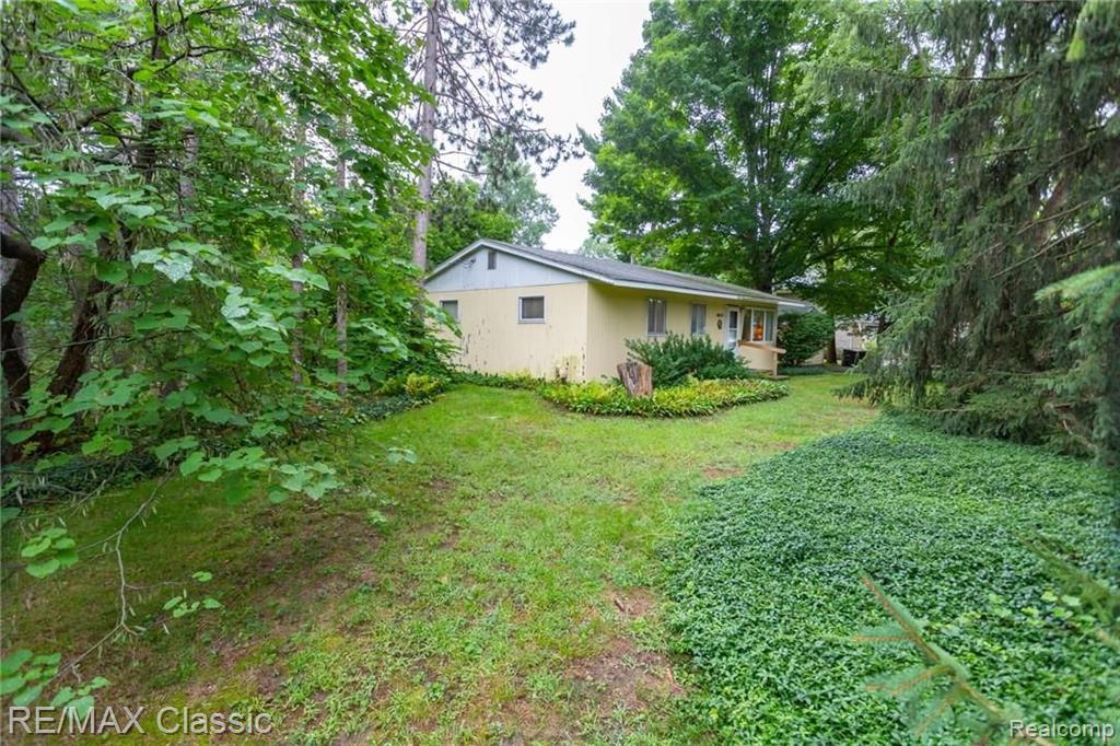 17888 Beck Road Northville, MI 48168 - Photo 4 of 31