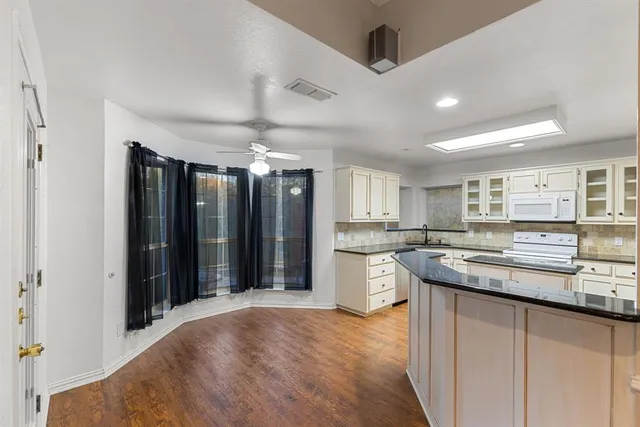 $2,700 | 1418 Holley Creek Lane, Mansfield, TX 76063