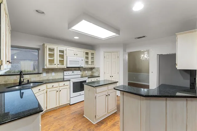 $2,700 | 1418 Holley Creek Lane, Mansfield, TX 76063