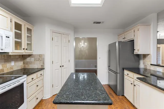 $2,700 | 1418 Holley Creek Lane, Mansfield, TX 76063