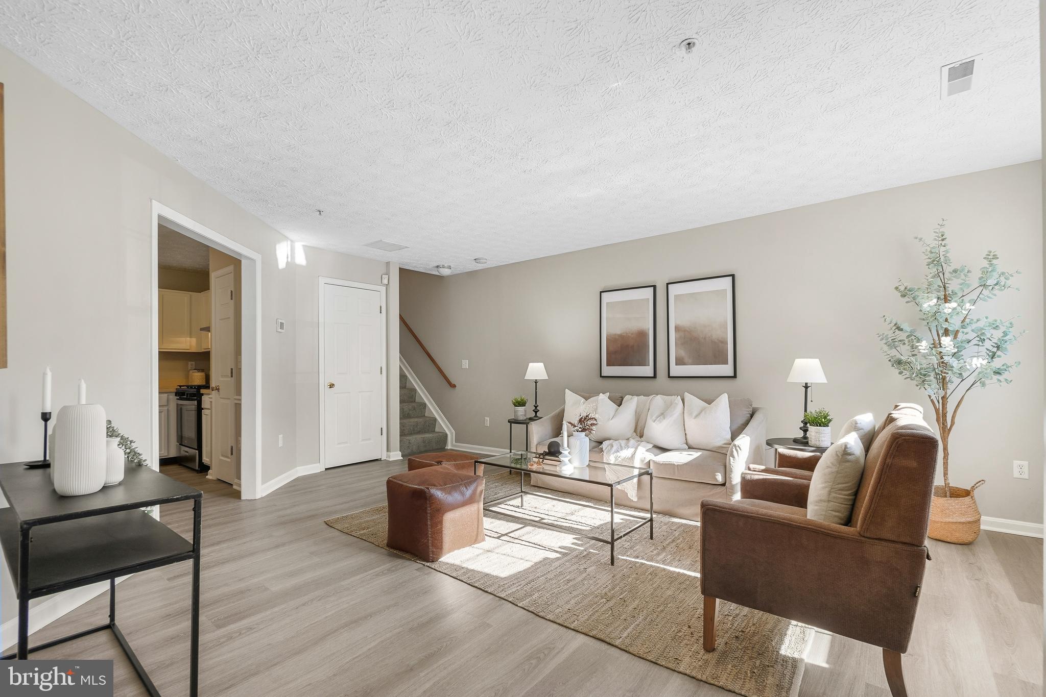 10 Ironstone Court, Unit E Annapolis, MD 21403 - Photo 3 of 24 a living room with furniture