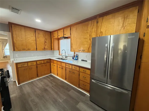 $1,700 | 521 South Oak Avenue, Luling, TX 78648